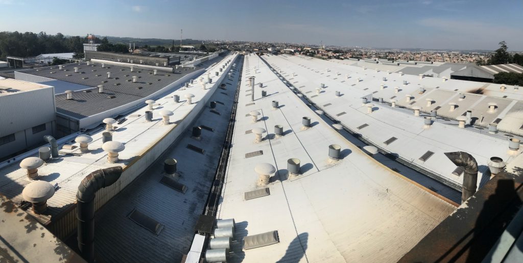 telhado-vários-equipamentos-sistema-ventilação